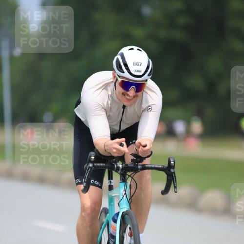 21.06.2025 - 27. Vierlanden-Triathlon H.Heesch http://msf.ph/oto/7995446 15.06.2025 12:16:57 Radfahren 667, 691, 817, 923 meine-sportfotos.de