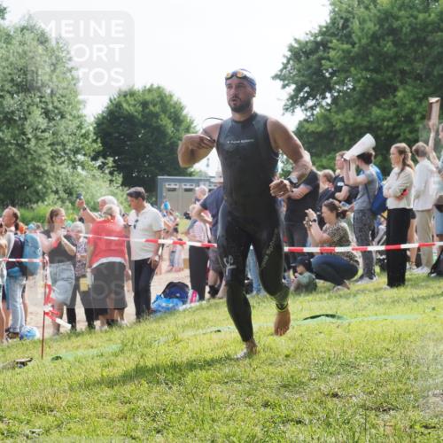 15.06.2025 - 27. Vierlanden-Triathlon KatJ http://msf.ph/oto/7995449 15.06.2025 09:55:11 Schwimmen 299, 311, 326, 336, 344 meine-sportfotos.de