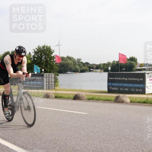 15.06.2025 - 27. Vierlanden-Triathlon H.Heesch http://msf.ph/oto/7995450 15.06.2025 09:19:22 Radfahren 77, 132, 182 meine-sportfotos.de