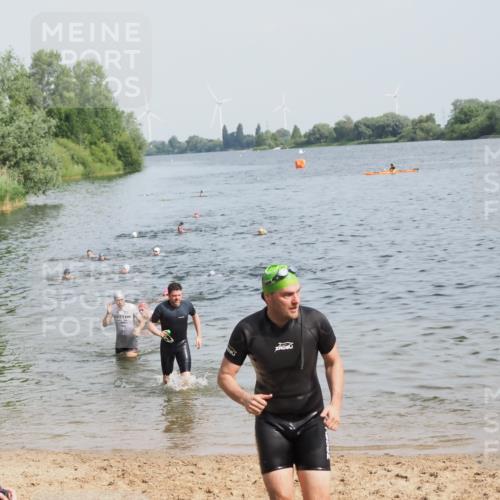 21.06.2025 - 27. Vierlanden-Triathlon MichiJ http://msf.ph/oto/7995454 15.06.2026 09:57:10 Schwimmen 263, 296, 1399 meine-sportfotos.de
