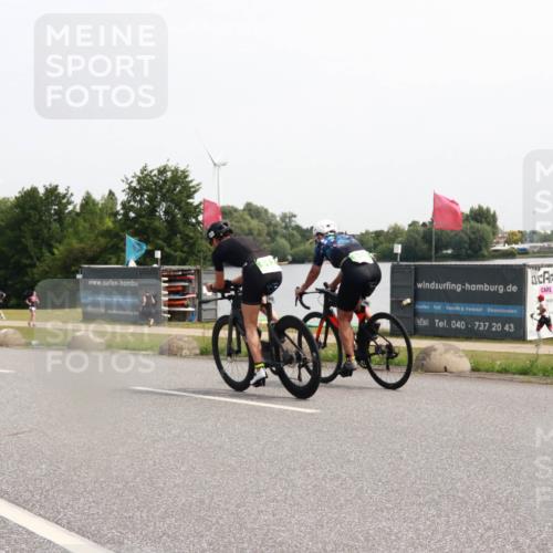 21.06.2025 - 27. Vierlanden-Triathlon H.Heesch http://msf.ph/oto/7995458 15.06.2025 11:27:02 Radfahren 964 meine-sportfotos.de