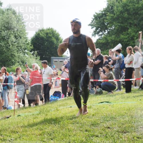 15.06.2025 - 27. Vierlanden-Triathlon KatJ http://msf.ph/oto/7995461 15.06.2025 09:55:11 Schwimmen 299, 311, 326, 336, 344 meine-sportfotos.de