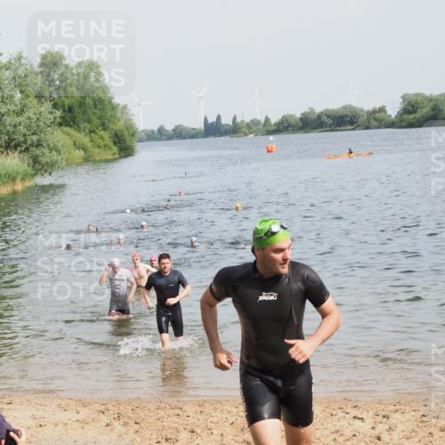 21.06.2025 - 27. Vierlanden-Triathlon MichiJ http://msf.ph/oto/7995462 15.06.2026 09:57:11 Schwimmen 263, 296, 343, 1399 meine-sportfotos.de