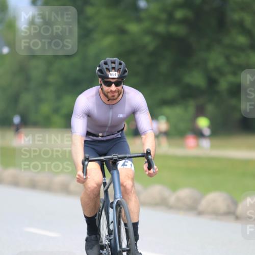 21.06.2025 - 27. Vierlanden-Triathlon H.Heesch http://msf.ph/oto/7995467 15.06.2025 12:17:01 Radfahren 641, 667, 691, 923, 955 meine-sportfotos.de