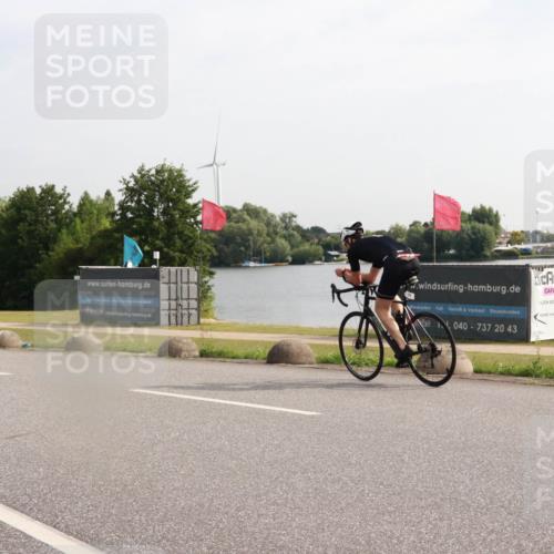 15.06.2025 - 27. Vierlanden-Triathlon H.Heesch http://msf.ph/oto/7995470 15.06.2025 09:19:25 Radfahren 12, 77, 132, 135 meine-sportfotos.de