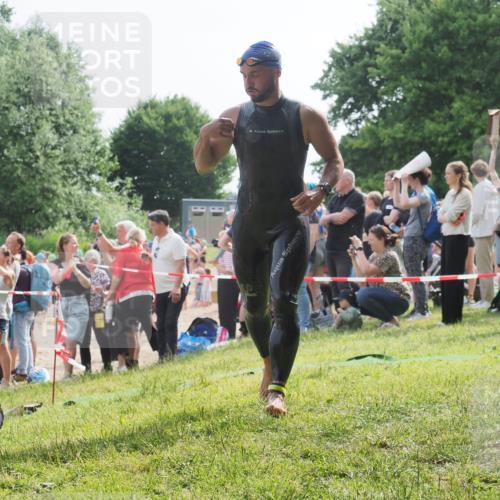 15.06.2025 - 27. Vierlanden-Triathlon KatJ http://msf.ph/oto/7995471 15.06.2025 09:55:11 Schwimmen 299, 311, 326, 336, 344 meine-sportfotos.de