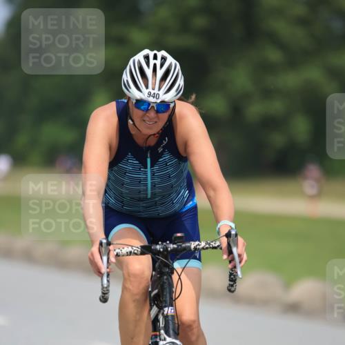 21.06.2025 - 27. Vierlanden-Triathlon H.Heesch http://msf.ph/oto/7995473 15.06.2025 12:05:36 Radfahren 251, 891, 940 meine-sportfotos.de
