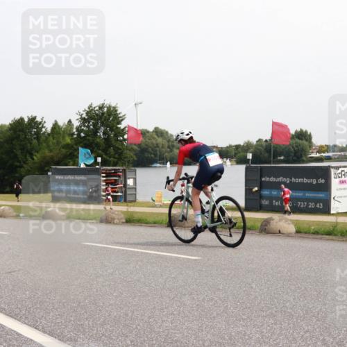 21.06.2025 - 27. Vierlanden-Triathlon H.Heesch http://msf.ph/oto/7995475 15.06.2025 11:27:06 Radfahren 908, 912, 964 meine-sportfotos.de