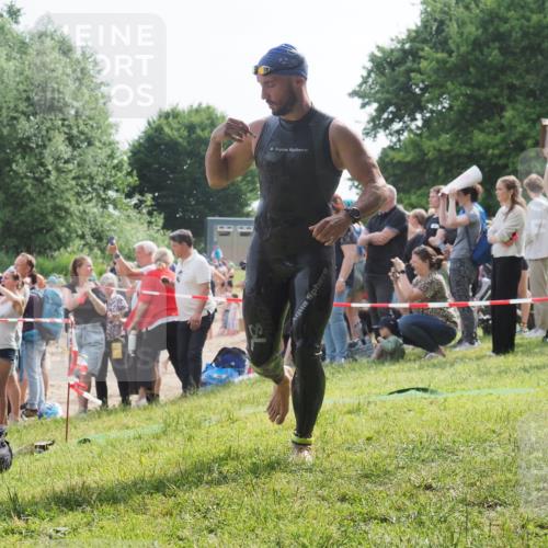 15.06.2025 - 27. Vierlanden-Triathlon KatJ http://msf.ph/oto/7995482 15.06.2025 09:55:11 Schwimmen 299, 311, 326, 336, 344 meine-sportfotos.de