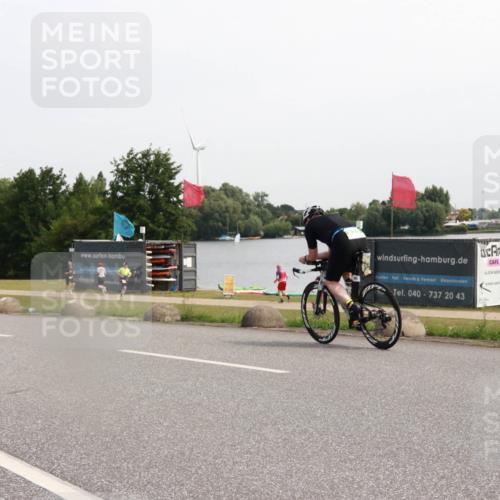 21.06.2025 - 27. Vierlanden-Triathlon H.Heesch http://msf.ph/oto/7995490 15.06.2025 11:27:09 Radfahren 205, 908, 912 meine-sportfotos.de