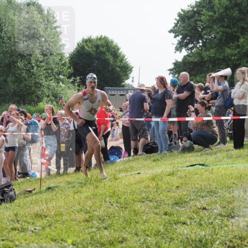15.06.2025 - 27. Vierlanden-Triathlon KatJ http://msf.ph/oto/7995497 15.06.2025 09:55:13 Schwimmen 299, 306, 311, 326 meine-sportfotos.de