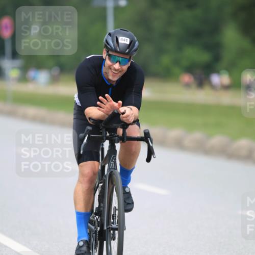 21.06.2025 - 27. Vierlanden-Triathlon H.Heesch http://msf.ph/oto/7995504 15.06.2025 12:17:07 Radfahren 641, 923, 955 meine-sportfotos.de