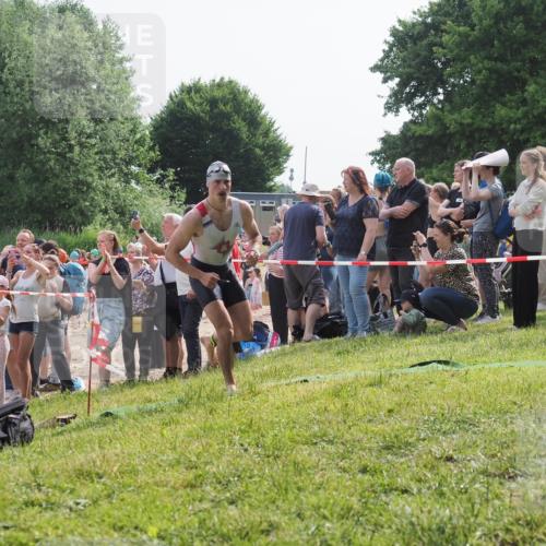 15.06.2025 - 27. Vierlanden-Triathlon KatJ http://msf.ph/oto/7995506 15.06.2025 09:55:13 Schwimmen 299, 306, 311, 326 meine-sportfotos.de
