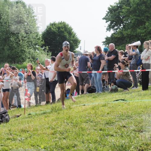 15.06.2025 - 27. Vierlanden-Triathlon KatJ http://msf.ph/oto/7995518 15.06.2025 09:55:13 Schwimmen 299, 306, 311, 326 meine-sportfotos.de