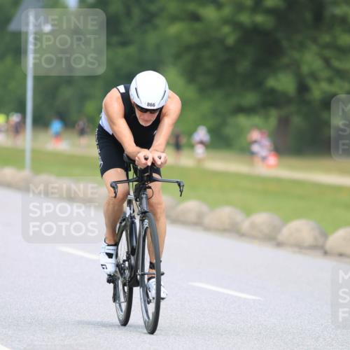 21.06.2025 - 27. Vierlanden-Triathlon H.Heesch http://msf.ph/oto/7995522 15.06.2025 12:17:27 Radfahren 723, 859, 866 meine-sportfotos.de