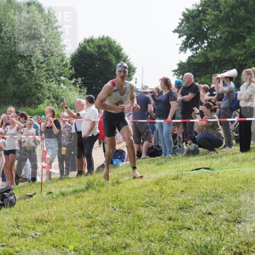 15.06.2025 - 27. Vierlanden-Triathlon KatJ http://msf.ph/oto/7995527 15.06.2025 09:55:14 Schwimmen 299, 306, 311, 326 meine-sportfotos.de