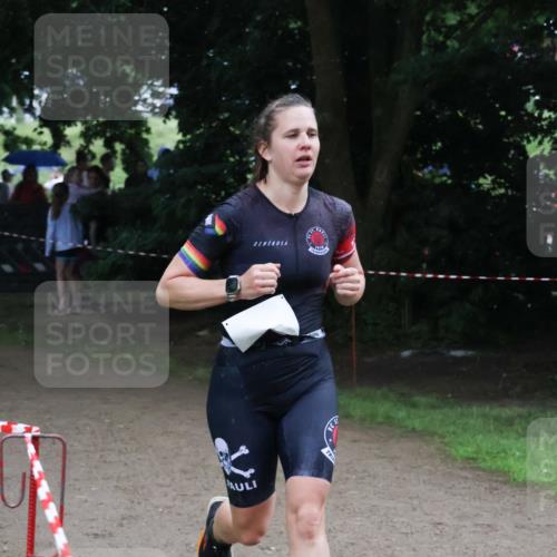21.06.2025 - 27. Vierlanden-Triathlon Lena Gebhardt http://msf.ph/oto/7995528 15.06.2025 13:51:06 Laufen  meine-sportfotos.de