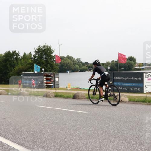 21.06.2025 - 27. Vierlanden-Triathlon H.Heesch http://msf.ph/oto/7995530 15.06.2025 11:27:16 Radfahren 825, 939 meine-sportfotos.de