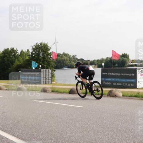 15.06.2025 - 27. Vierlanden-Triathlon H.Heesch http://msf.ph/oto/7995537 15.06.2025 09:19:39 Radfahren 99, 120, 122, 128, 199 meine-sportfotos.de