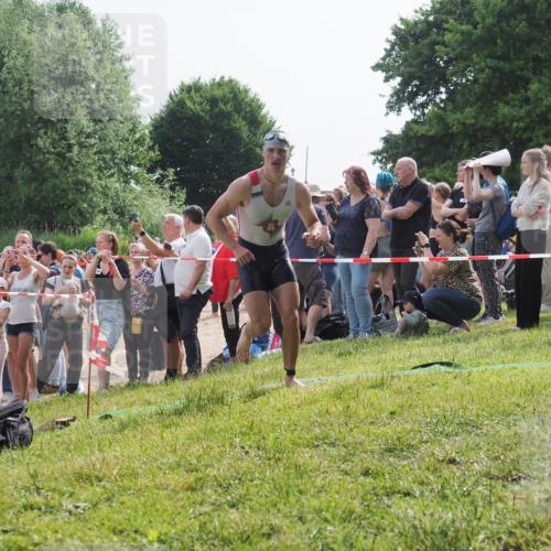 15.06.2025 - 27. Vierlanden-Triathlon KatJ http://msf.ph/oto/7995539 15.06.2025 09:55:14 Schwimmen 299, 306, 311, 326 meine-sportfotos.de