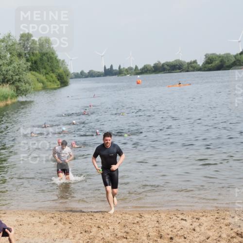 21.06.2025 - 27. Vierlanden-Triathlon MichiJ http://msf.ph/oto/7995540 15.06.2026 09:57:13 Schwimmen 263, 296, 343 meine-sportfotos.de