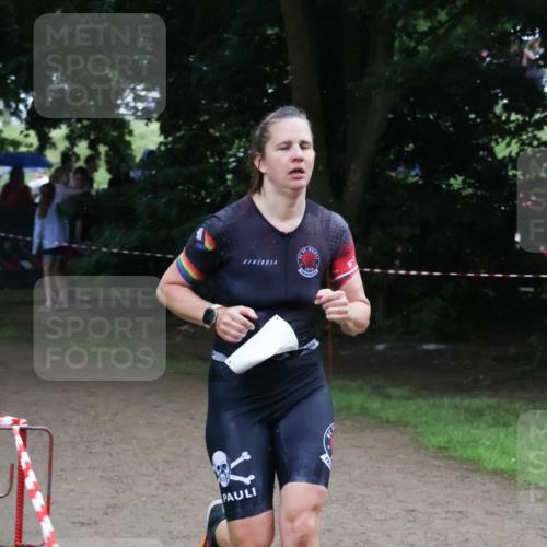 21.06.2025 - 27. Vierlanden-Triathlon Lena Gebhardt http://msf.ph/oto/7995545 15.06.2025 13:51:06 Laufen  meine-sportfotos.de
