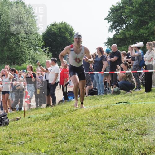 15.06.2025 - 27. Vierlanden-Triathlon KatJ http://msf.ph/oto/7995550 15.06.2025 09:55:14 Schwimmen 299, 306, 311, 326 meine-sportfotos.de