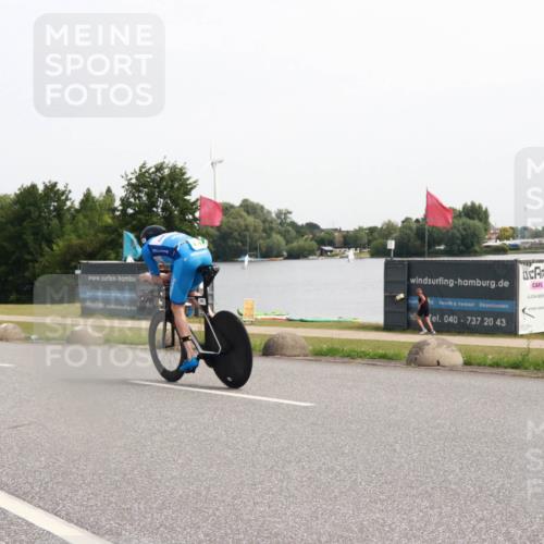 21.06.2025 - 27. Vierlanden-Triathlon H.Heesch http://msf.ph/oto/7995565 15.06.2025 11:27:26 Radfahren 251, 767 meine-sportfotos.de
