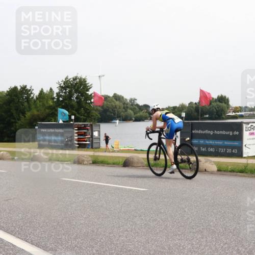 21.06.2025 - 27. Vierlanden-Triathlon H.Heesch http://msf.ph/oto/7995580 15.06.2025 11:27:30 Radfahren 251, 767 meine-sportfotos.de