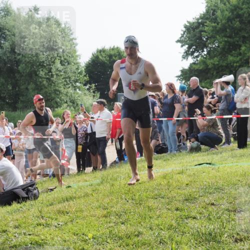 15.06.2025 - 27. Vierlanden-Triathlon KatJ http://msf.ph/oto/7995582 15.06.2025 09:55:15 Schwimmen 299, 306, 311, 326 meine-sportfotos.de