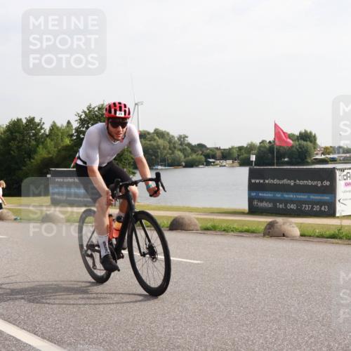 15.06.2025 - 27. Vierlanden-Triathlon H.Heesch http://msf.ph/oto/7995590 15.06.2025 09:19:56 Radfahren 29, 250 meine-sportfotos.de