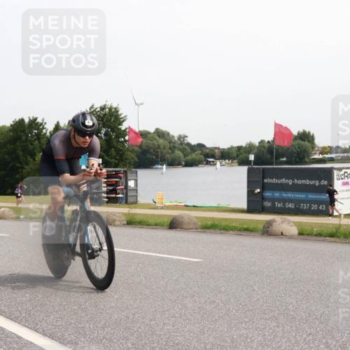 21.06.2025 - 27. Vierlanden-Triathlon H.Heesch http://msf.ph/oto/7995596 15.06.2025 11:27:37 Radfahren 47, 650, 979 meine-sportfotos.de