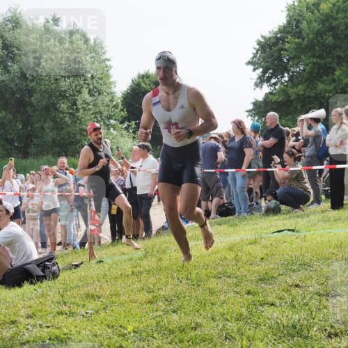 15.06.2025 - 27. Vierlanden-Triathlon KatJ http://msf.ph/oto/7995597 15.06.2025 09:55:15 Schwimmen 299, 306, 311, 326 meine-sportfotos.de