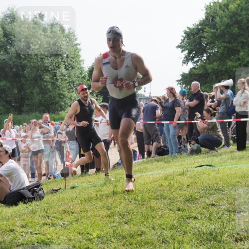 15.06.2025 - 27. Vierlanden-Triathlon KatJ http://msf.ph/oto/7995603 15.06.2025 09:55:15 Schwimmen 299, 306, 311, 326 meine-sportfotos.de
