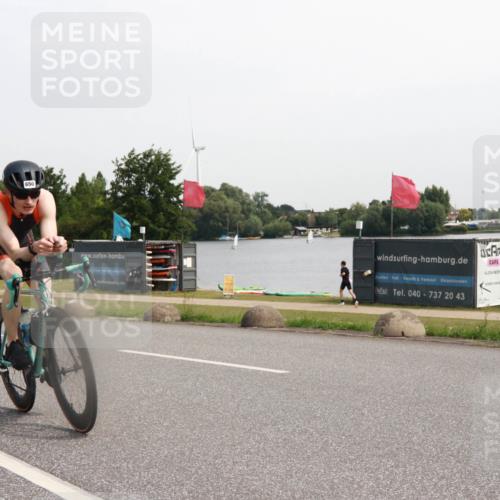 21.06.2025 - 27. Vierlanden-Triathlon H.Heesch http://msf.ph/oto/7995605 15.06.2025 11:27:38 Radfahren 47, 84, 650, 979 meine-sportfotos.de