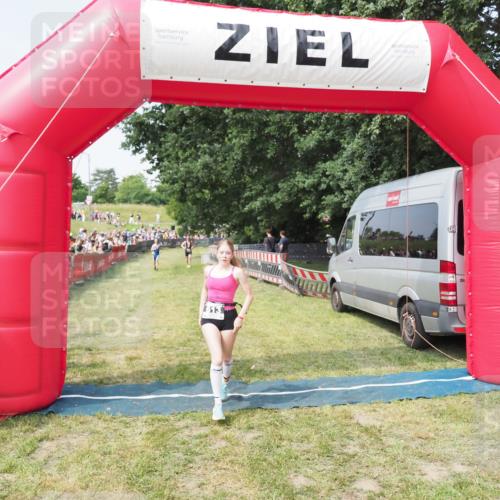 21.06.2025 - 27. Vierlanden-Triathlon MichiJ http://msf.ph/oto/7995613 15.06.2026 11:19:17 Ziel 613 meine-sportfotos.de