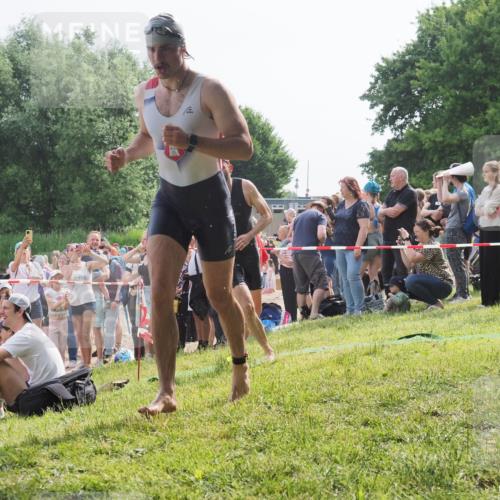 15.06.2025 - 27. Vierlanden-Triathlon KatJ http://msf.ph/oto/7995621 15.06.2025 09:55:15 Schwimmen 299, 306, 311, 326 meine-sportfotos.de