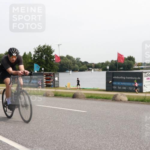 21.06.2025 - 27. Vierlanden-Triathlon H.Heesch http://msf.ph/oto/7995624 15.06.2025 11:27:40 Radfahren 47, 84, 650 meine-sportfotos.de