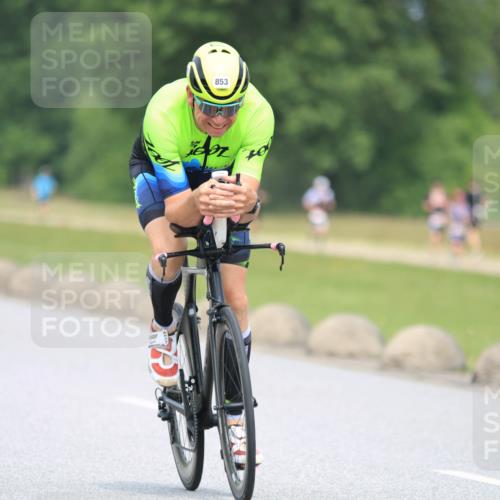 21.06.2025 - 27. Vierlanden-Triathlon H.Heesch http://msf.ph/oto/7995631 15.06.2025 12:17:36 Radfahren 853, 859 meine-sportfotos.de