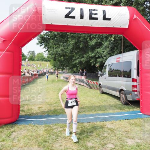 21.06.2025 - 27. Vierlanden-Triathlon MichiJ http://msf.ph/oto/7995642 15.06.2026 11:19:18 Ziel 613 meine-sportfotos.de
