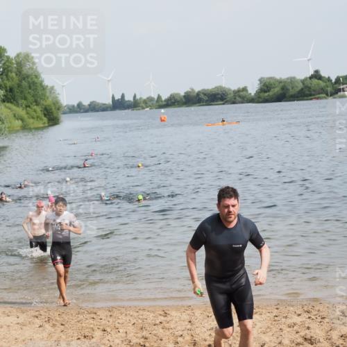 21.06.2025 - 27. Vierlanden-Triathlon MichiJ http://msf.ph/oto/7995643 15.06.2026 09:57:16 Schwimmen 263, 293, 296, 343 meine-sportfotos.de