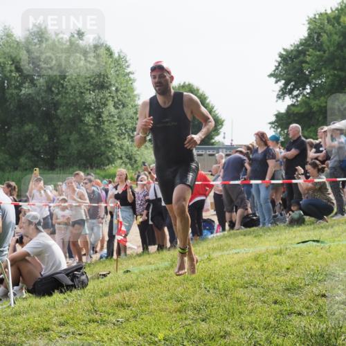15.06.2025 - 27. Vierlanden-Triathlon KatJ http://msf.ph/oto/7995648 15.06.2025 09:55:16 Schwimmen 299, 306, 311, 326 meine-sportfotos.de