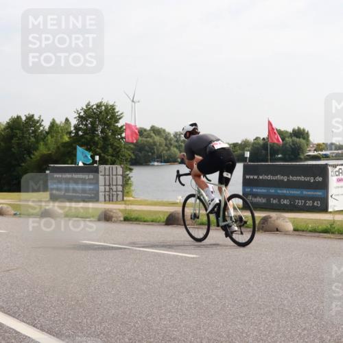15.06.2025 - 27. Vierlanden-Triathlon H.Heesch http://msf.ph/oto/7995661 15.06.2025 09:20:25 Radfahren 75, 94, 224 meine-sportfotos.de