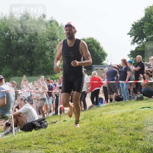 15.06.2025 - 27. Vierlanden-Triathlon KatJ http://msf.ph/oto/7995662 15.06.2025 09:55:16 Schwimmen 299, 306, 311, 326 meine-sportfotos.de