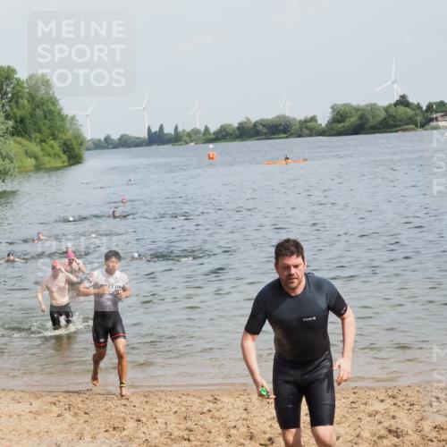 21.06.2025 - 27. Vierlanden-Triathlon MichiJ http://msf.ph/oto/7995665 15.06.2026 09:57:16 Schwimmen 263, 293, 296, 343 meine-sportfotos.de