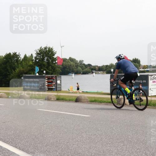 21.06.2025 - 27. Vierlanden-Triathlon H.Heesch http://msf.ph/oto/7995667 15.06.2025 11:27:50 Radfahren 771 meine-sportfotos.de