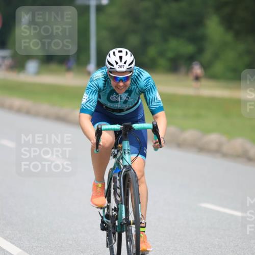 21.06.2025 - 27. Vierlanden-Triathlon H.Heesch http://msf.ph/oto/7995671 15.06.2025 12:06:02 Radfahren 205, 207, 676 meine-sportfotos.de