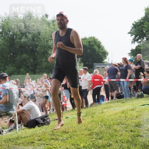 15.06.2025 - 27. Vierlanden-Triathlon KatJ http://msf.ph/oto/7995672 15.06.2025 09:55:17 Schwimmen 299, 306, 311, 326 meine-sportfotos.de
