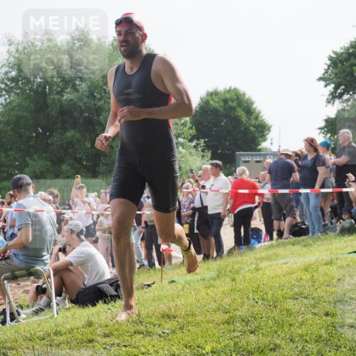 15.06.2025 - 27. Vierlanden-Triathlon KatJ http://msf.ph/oto/7995682 15.06.2025 09:55:17 Schwimmen 299, 306, 311, 326 meine-sportfotos.de