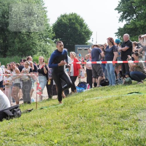 15.06.2025 - 27. Vierlanden-Triathlon KatJ http://msf.ph/oto/7995712 15.06.2025 09:55:19 Schwimmen 299, 306, 311, 326, 348 meine-sportfotos.de